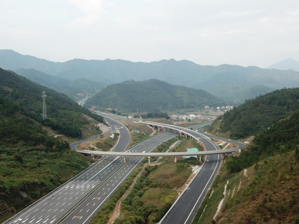 9.“兩縱一橫”公路網.jpg